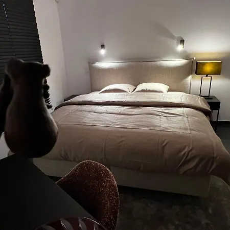 Maison Bed & Breakfast 4*