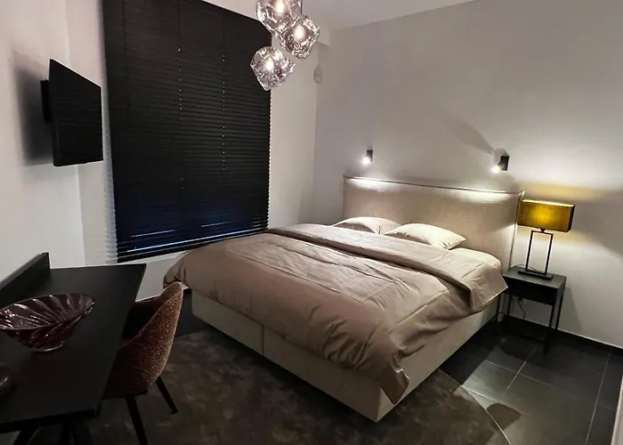 Maison Bed & Breakfast 4*